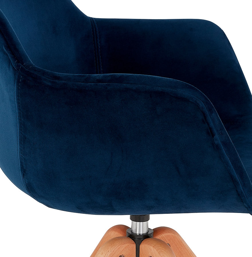 Velouria | Luxe fauteuil met armleuningen - elegant design - natuurlijk hout