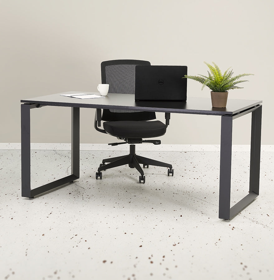 Brevira | Luxe vergadertafel - natuurlijk hout en zwart metaal - 160x160 cm