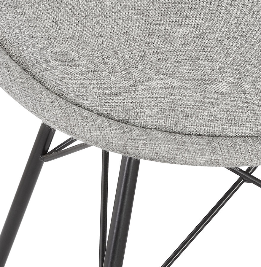 Vistara | Luxe fauteuil van grijs stof – elegant design met zwarte metalen poten