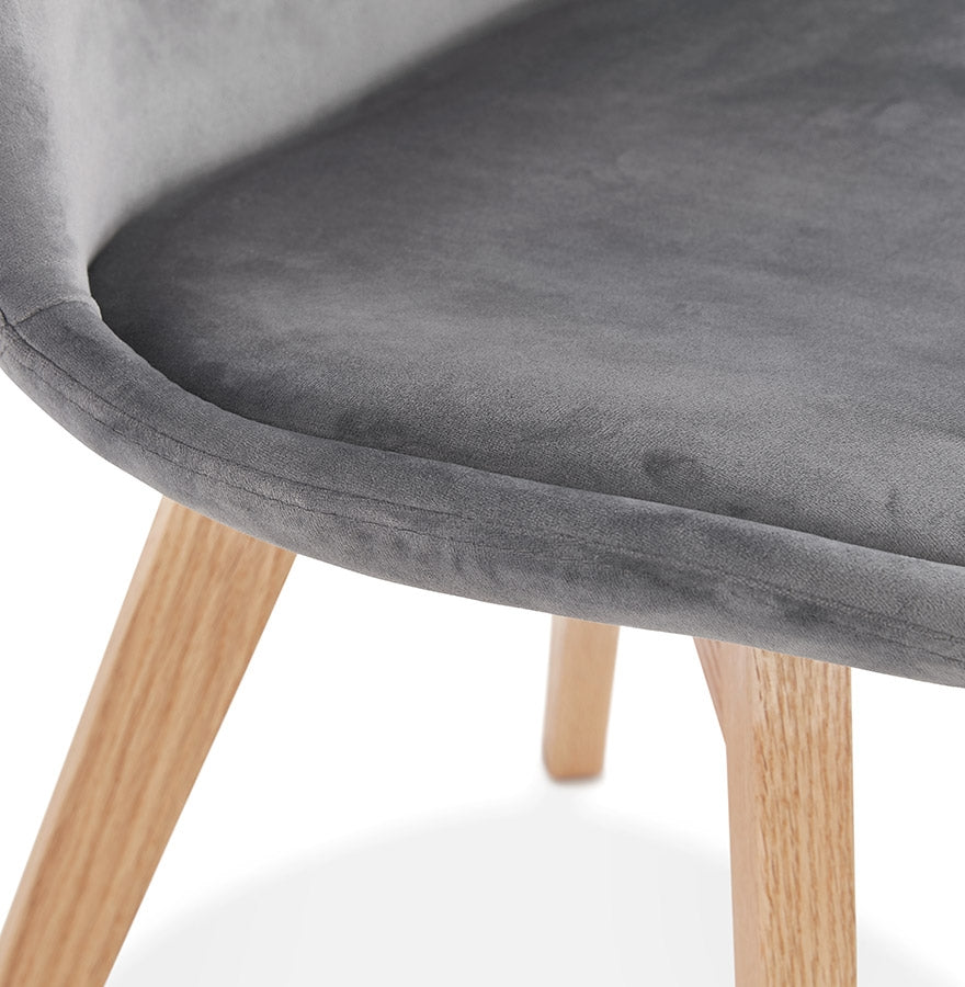 Vistara | Luxe grijze fauteuil met natuurlijke houtstructuur
