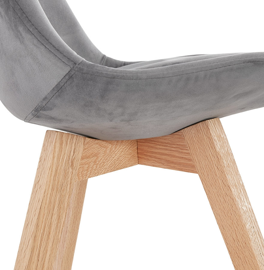 Vistara | Luxe grijze fauteuil met natuurlijke houtstructuur