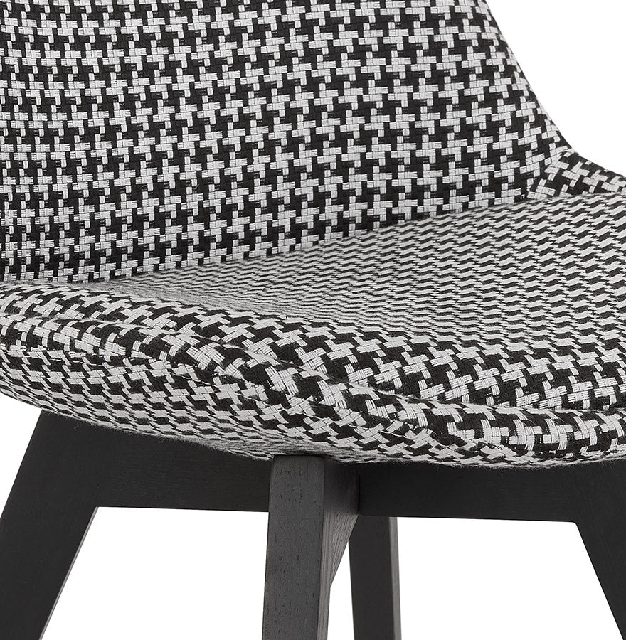Couture | Luxe fauteuil in pied-de-poule met zwart houten structuur