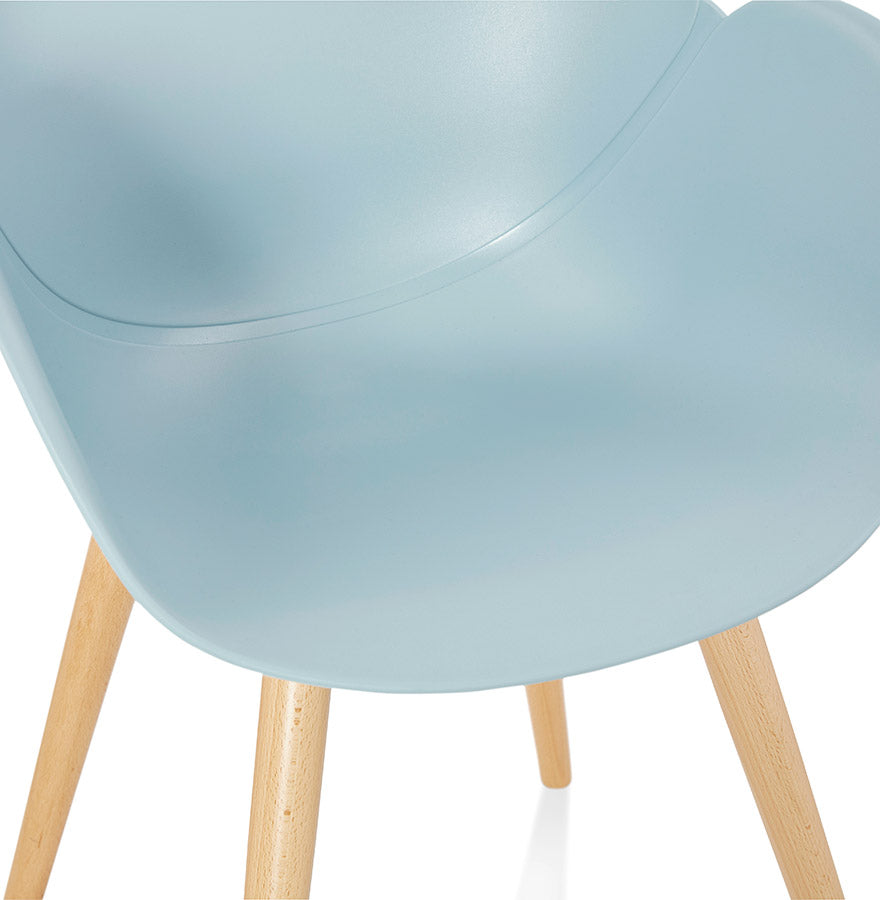 Nordique | Luxe blauwe designstoel met houten poten