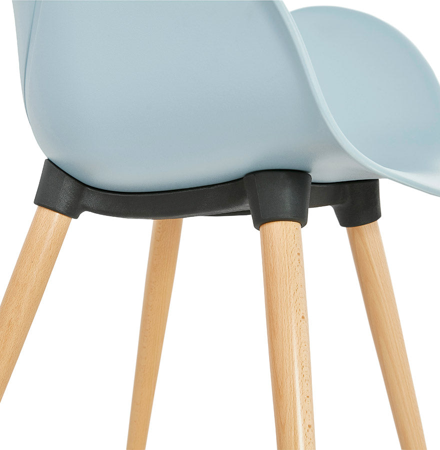 Nordique | Luxe blauwe designstoel met houten poten