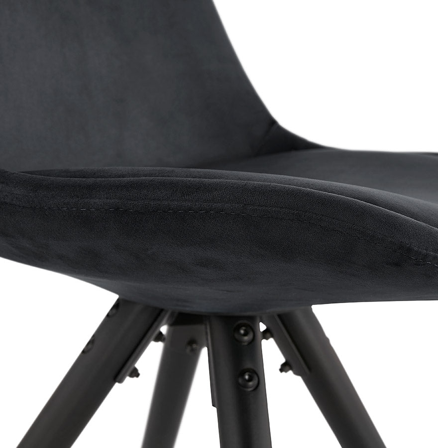 Veloria | Vintage fauteuil in zwart fluweel – elegant en tijdloos