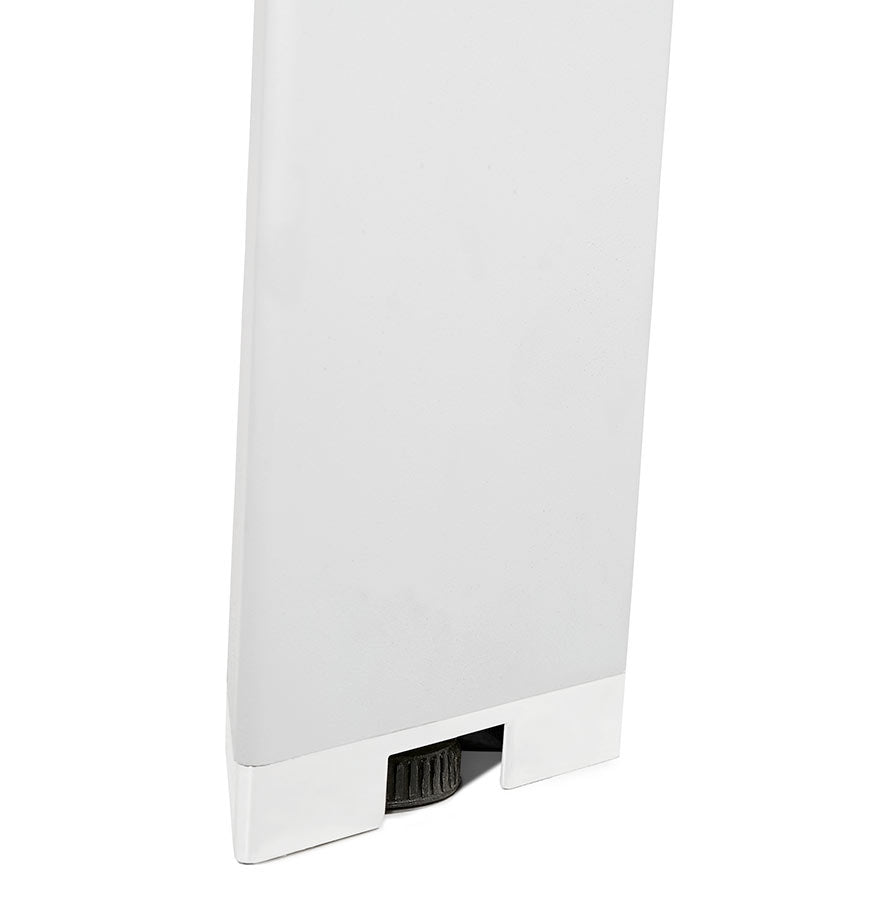 Elanora | Luxe vergadertafel met notenhout en wit metaal - 140x140 cm-OfficeKing